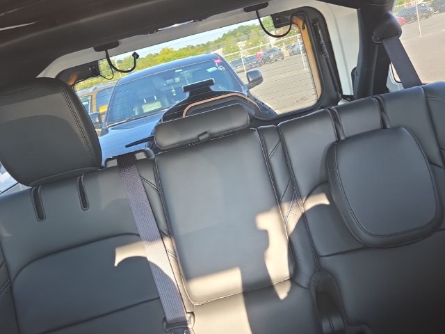 Used 2024 Jeep Wrangler High Altitude AWD/4WD image 9