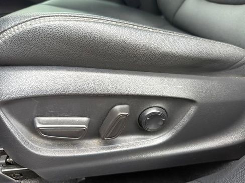 Used 2022 Toyota Corolla Cross XLE w/ Black Badges Package (TMS) image 11