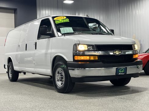 Certified 2021 Chevrolet Express 3500 Extended w/ Driver Convenience Package RWD image 5