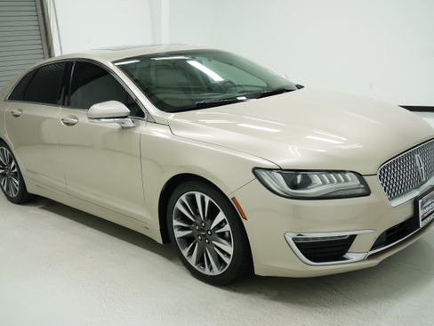 Used 2017 Lincoln MKZ Select w/ Select Plus Package image 3