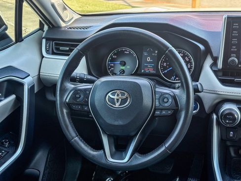 Used 2021 Toyota RAV4 XLE Premium AWD/4WD image 18