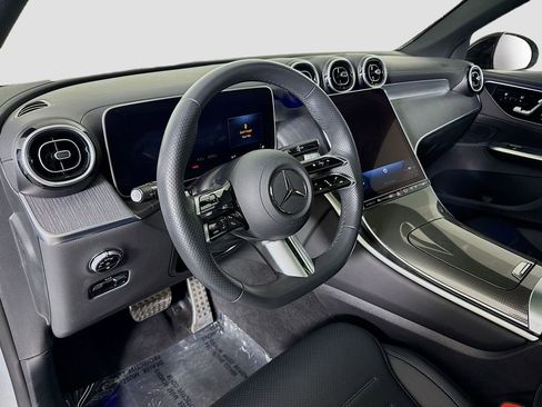 Used 2024 Mercedes-Benz GLC 300 4MATIC w/ AMG Line image 9