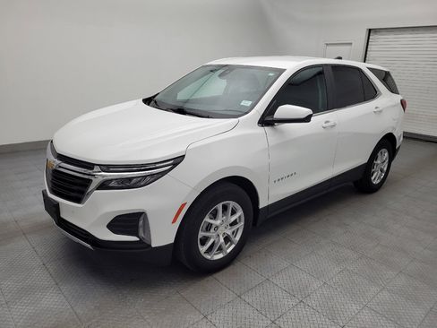 Used 2024 Chevrolet Equinox LT FWD image 2
