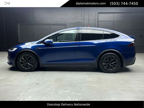 Used 2022 Tesla Model X image 3
