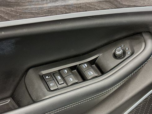 Used 2022 Jeep Grand Cherokee L Limited AWD/4WD image 15