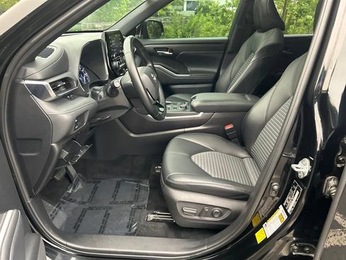 Used 2021 Toyota Highlander XSE AWD/4WD image 9