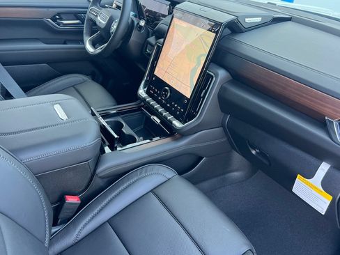 New 2026 GMC Yukon Denali w/ Advanced Technology Package AWD/4WD image 14