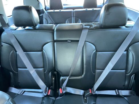 Used 2023 GMC Acadia SLT image 41