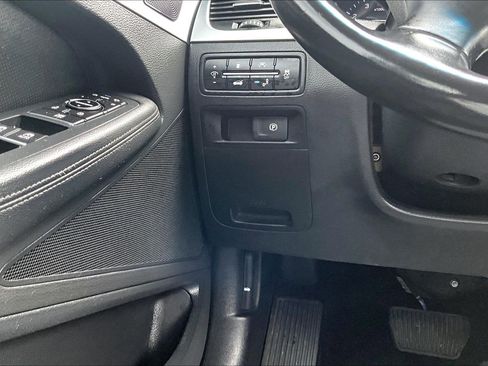 Used 2019 Genesis G80 3.8 image 33