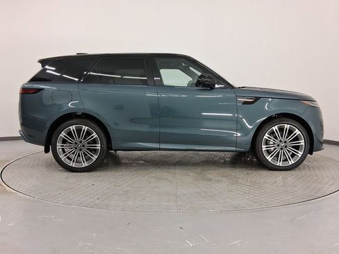 New 2025 Land Rover Range Rover Sport Dynamic SE image 8