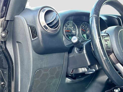 Used 2018 Jeep Wrangler Unlimited Sahara AWD/4WD image 10