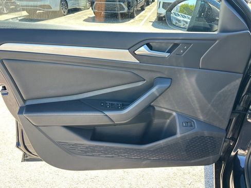 Used 2025 Volkswagen Jetta Sport image 16