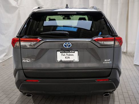 Used 2022 Toyota RAV4 XLE image 5