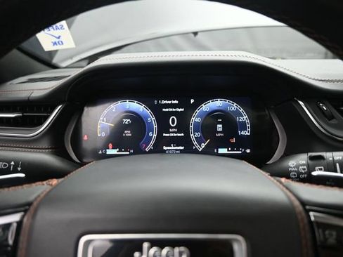 Used 2023 Jeep Grand Cherokee Summit AWD/4WD image 11
