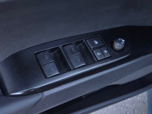 Used 2025 Toyota Camry SE FWD image 9