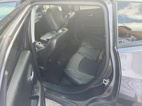 Used 2018 Jeep Compass Trailhawk w/ Popular Equipment Group AWD/4WD image 15