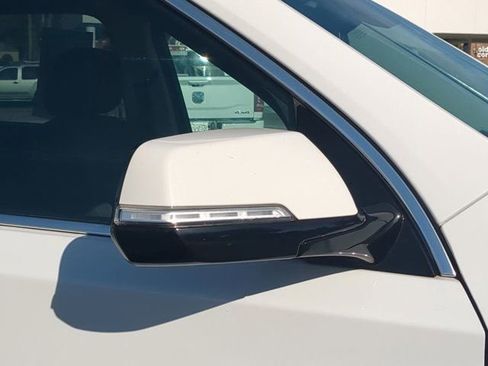 Used 2019 Chevrolet Traverse LT image 11