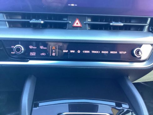 Certified 2025 Kia Sportage SX Prestige AWD/4WD image 24