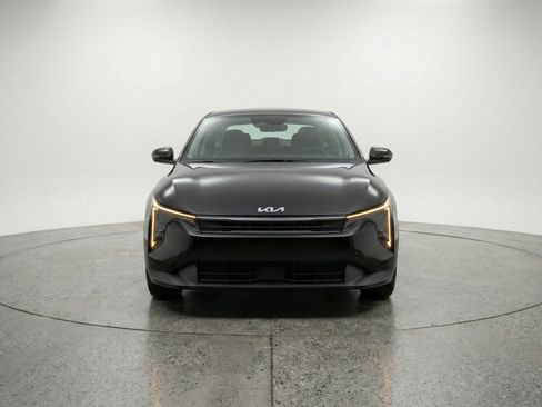 Used 2025 Kia K4 LXS image 2