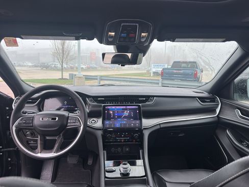 Used 2024 Jeep Grand Cherokee L Limited w/ Luxury Tech Group II image 29