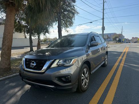 Used 2017 Nissan Pathfinder SL w/ Trailer Tow Package FWD image 3