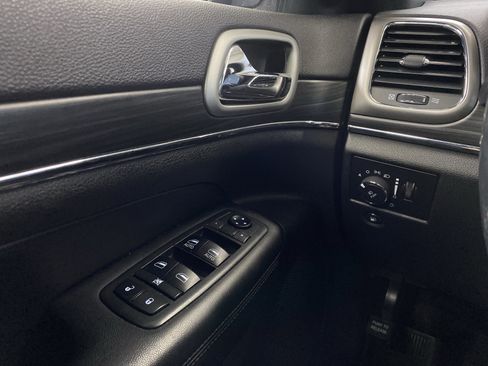 Used 2019 Jeep Grand Cherokee Limited w/ Luxury Group II image 24