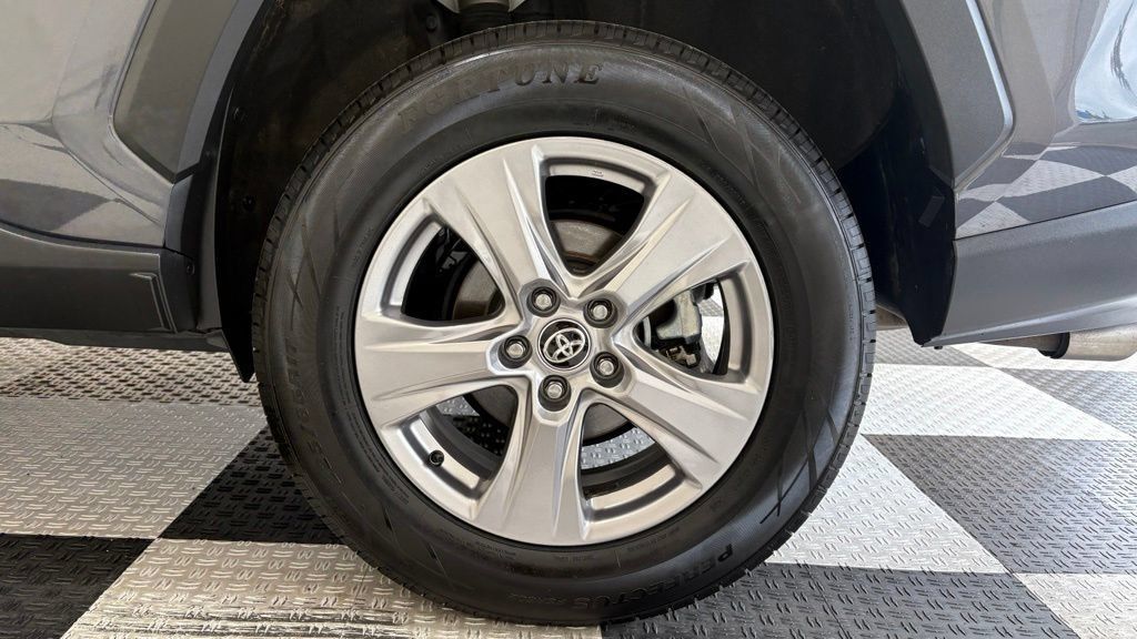 Used 2024 Toyota RAV4 XLE FWD image 11