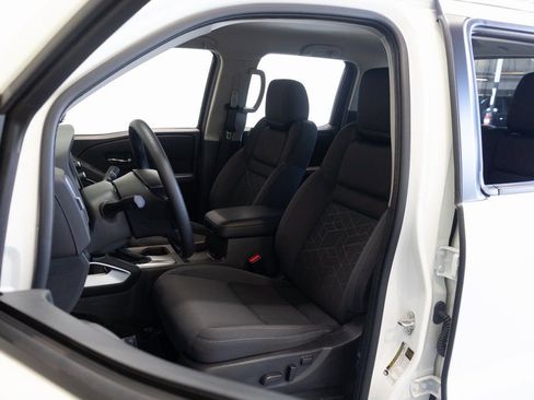 Used 2025 Nissan Frontier SV AWD/4WD image 18