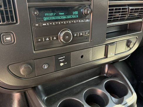 Used 2015 Chevrolet Express 2500 RWD image 13