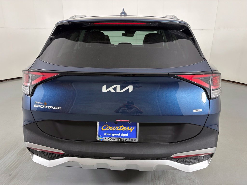 Used 2025 Kia Sportage EX AWD/4WD image 7