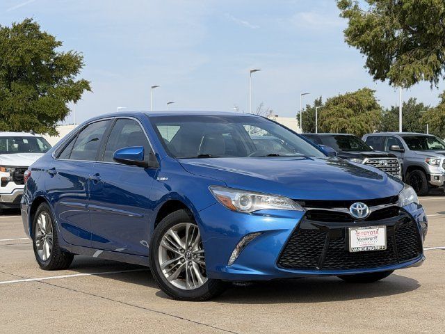 Used 2017 Toyota Camry SE w/ Moonroof Package FWD image 2