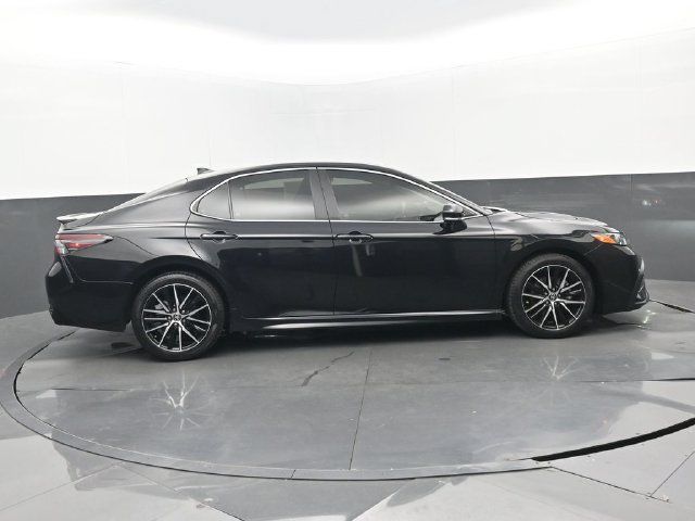 Used 2024 Toyota Camry SE FWD image 2