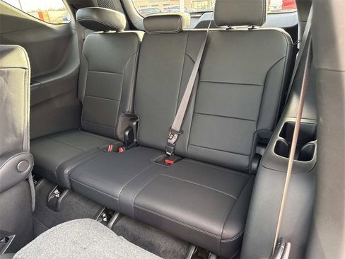 Used 2026 Chevrolet Traverse LT image 25