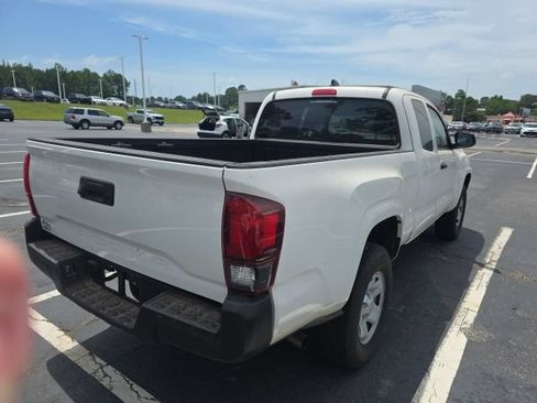 Used 2021 Toyota Tacoma SR RWD image 4