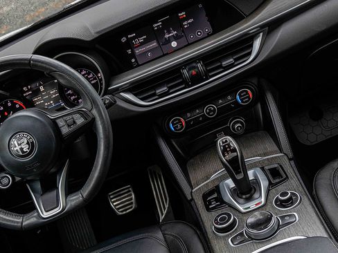 Used 2022 Alfa Romeo Stelvio Ti image 21