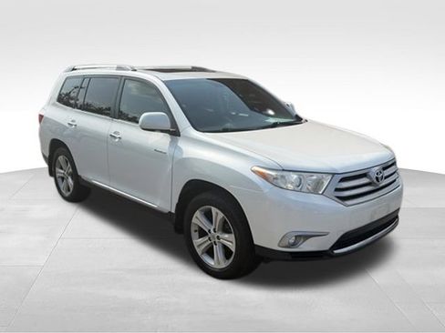 Used 2013 Toyota Highlander Limited AWD/4WD image 32