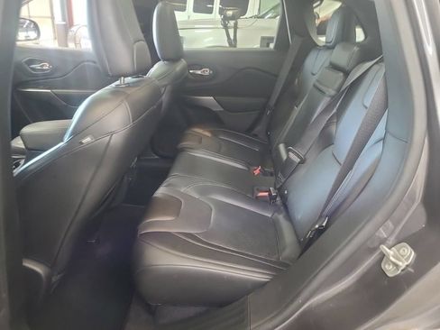 Used 2019 Jeep Cherokee Limited AWD/4WD image 8