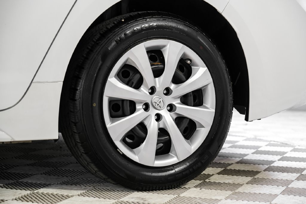 Used 2020 Toyota Corolla LE FWD image 56