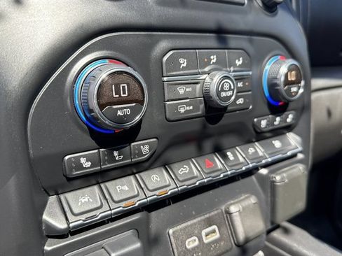 Used 2019 Chevrolet Silverado 1500 High Country w/ Technology Package AWD/4WD image 36
