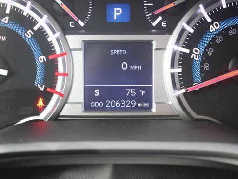 Used 2014 Toyota 4Runner SR5 image 7