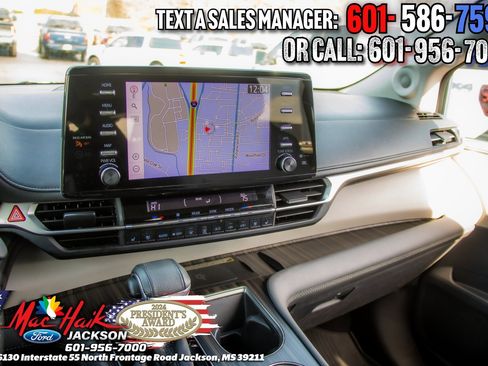 Used 2022 Toyota Sienna Limited image 18