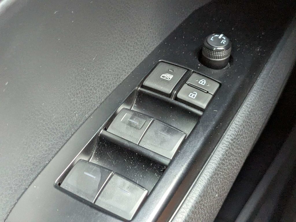 Used 2025 Toyota Camry SE FWD image 22