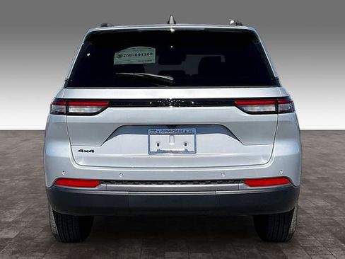 New 2026 Jeep Grand Cherokee Altitude AWD/4WD image 4