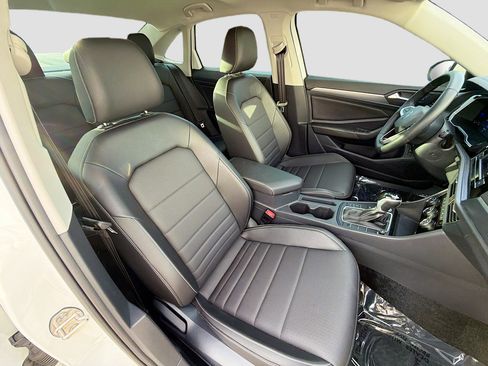 Used 2024 Volkswagen Jetta SE w/ Panoramic Sunroof Package FWD image 13