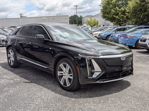 Used 2024 Cadillac Lyriq Tech AWD/4WD image 3