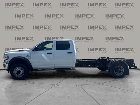 Used 2019 RAM 4500 Tradesman w/ Chrome Appearance Group RWD image 3
