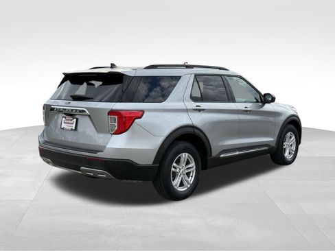 Used 2023 Ford Explorer XLT w/ Equipment Group 202A AWD/4WD image 8