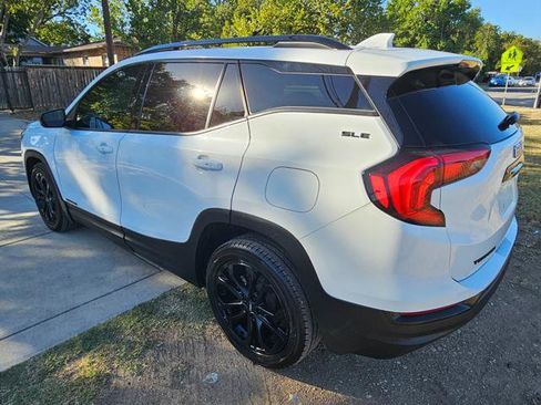 Used 2021 GMC Terrain SLE w/ Driver Convenience Package image 3