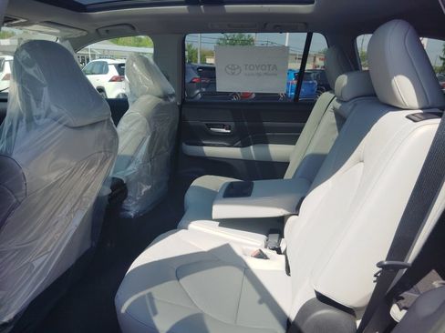 New 2026 Toyota Grand Highlander AWD image 9