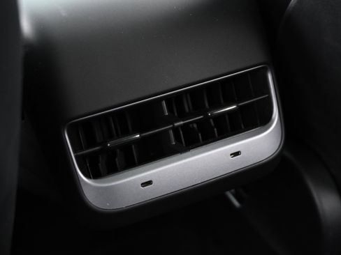 Used 2023 Tesla Model Y Performance image 23